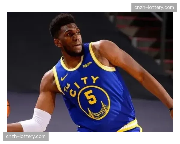 上海队四连胜登顶积分榜 怀特塞德28+13统治内线